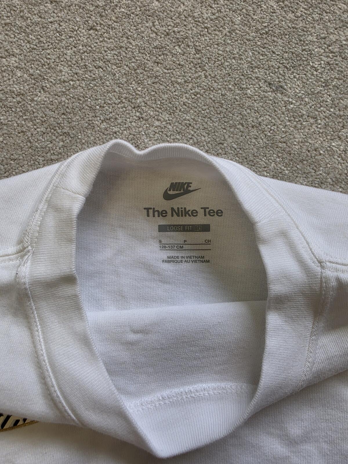 Nike The Nike Tee White Loose Fit T-Shirt